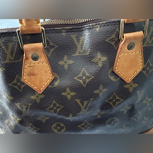 Louis Vuitton Alma - Picture 13 of 16